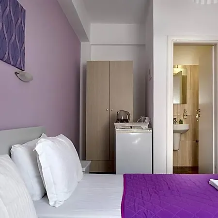 Hotel John Akroyiali *