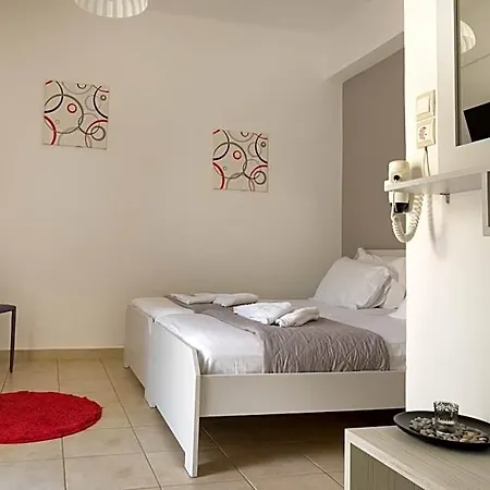 Hotel John Akroyiali *