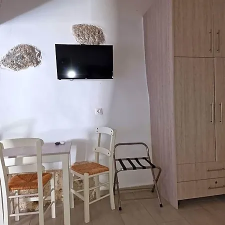 Hotel John Akroyiali Loutrá
