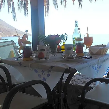 Hotel John Akroyiali